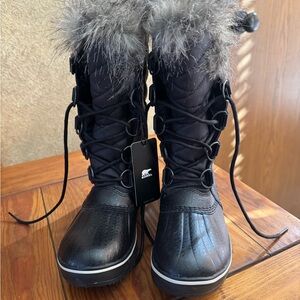 Sorel Black Winter Boots with Gray Fur